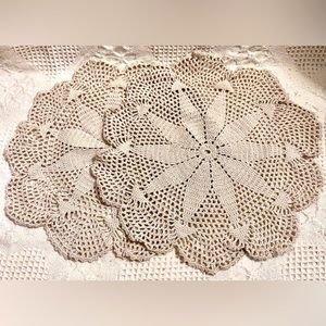 4 Beige Round Hand Crochet Vtg Doily”s 2 Large Approx 13”  & 2 Small Approx 10”